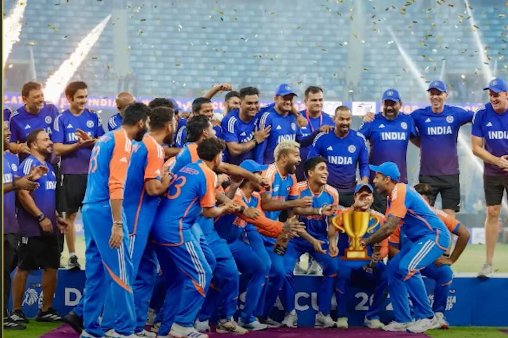 asia cup stolen by mohsin naqvi