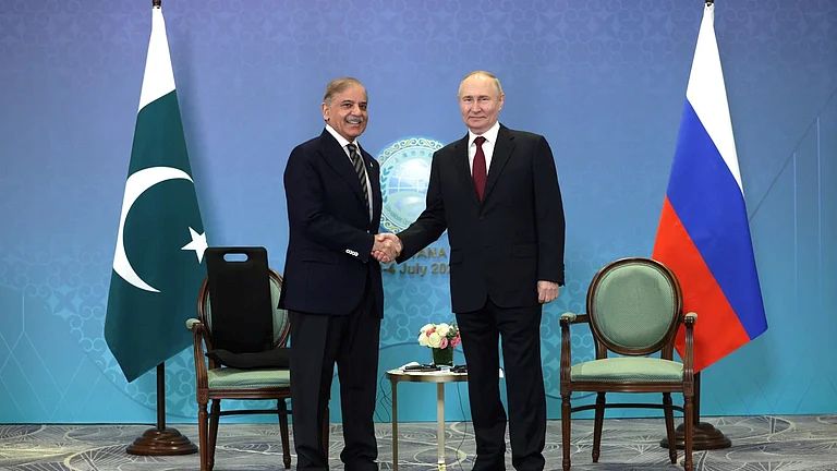 As Russia arms Pakistan,