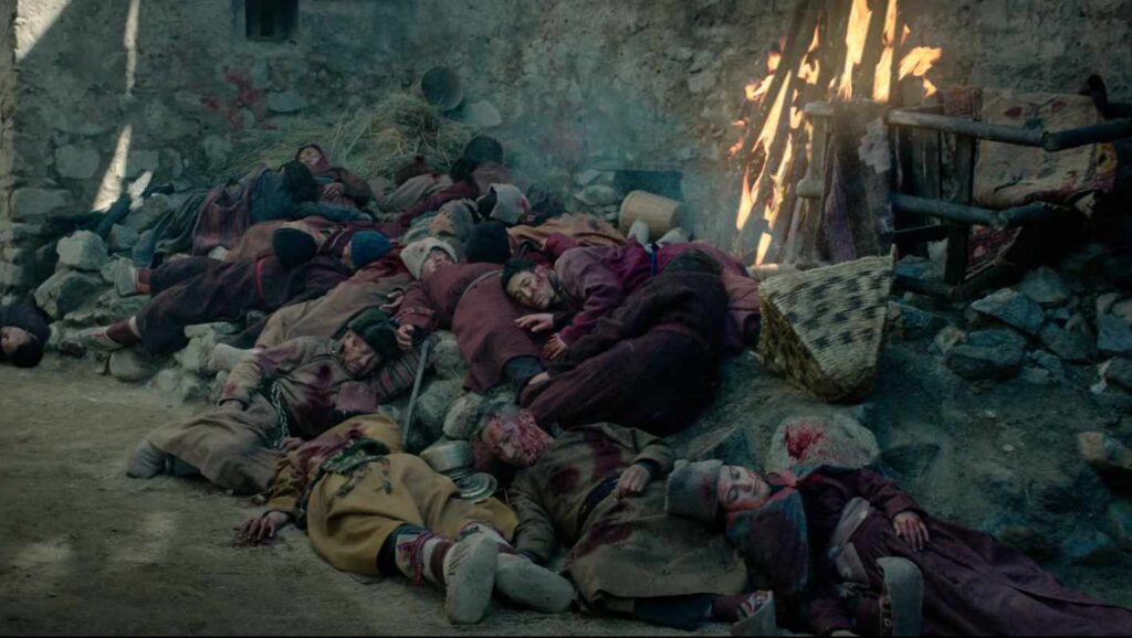 The visuals then shift to Farhan Akhtar as Major Shaitan Singh, standing tall before his troops. In a stirring moment, he delivers an inspiring speech, reminding his soldiers that they are sons of farmers—born to protect their soil. With passion and pride, he declares that this battle isn’t merely for land, but for their beloved motherland.