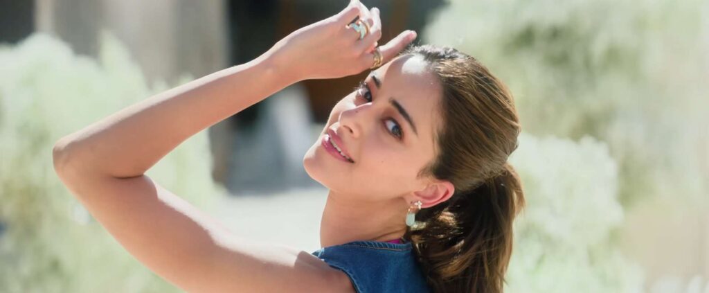 In Tu Meri Main Tera Main Tera Tu Meri, Ananya Panday portrays Rumi, a vibrant and spirited young woman balancing modern love with traditional family expectations. Full of charm, energy, and humor, Rumi’s chemistry with Kartik Aaryan’s Ray drives the fun, romance, and emotional moments of this lively, entertaining rom-com.